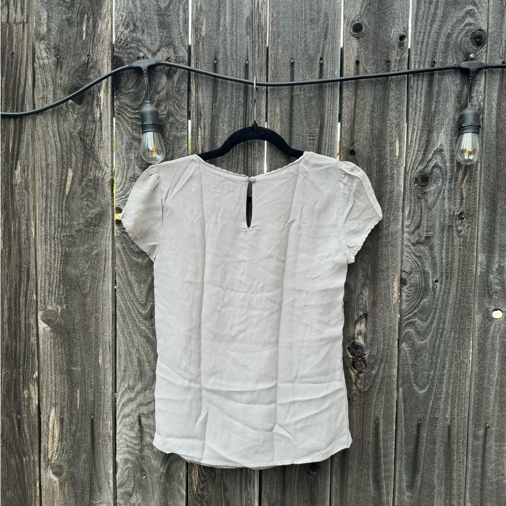 Boden Lavender Silk Scoop Neck Blouse with Cap Sleeves, Keyhole Back size 2 - Picture 3 of 8